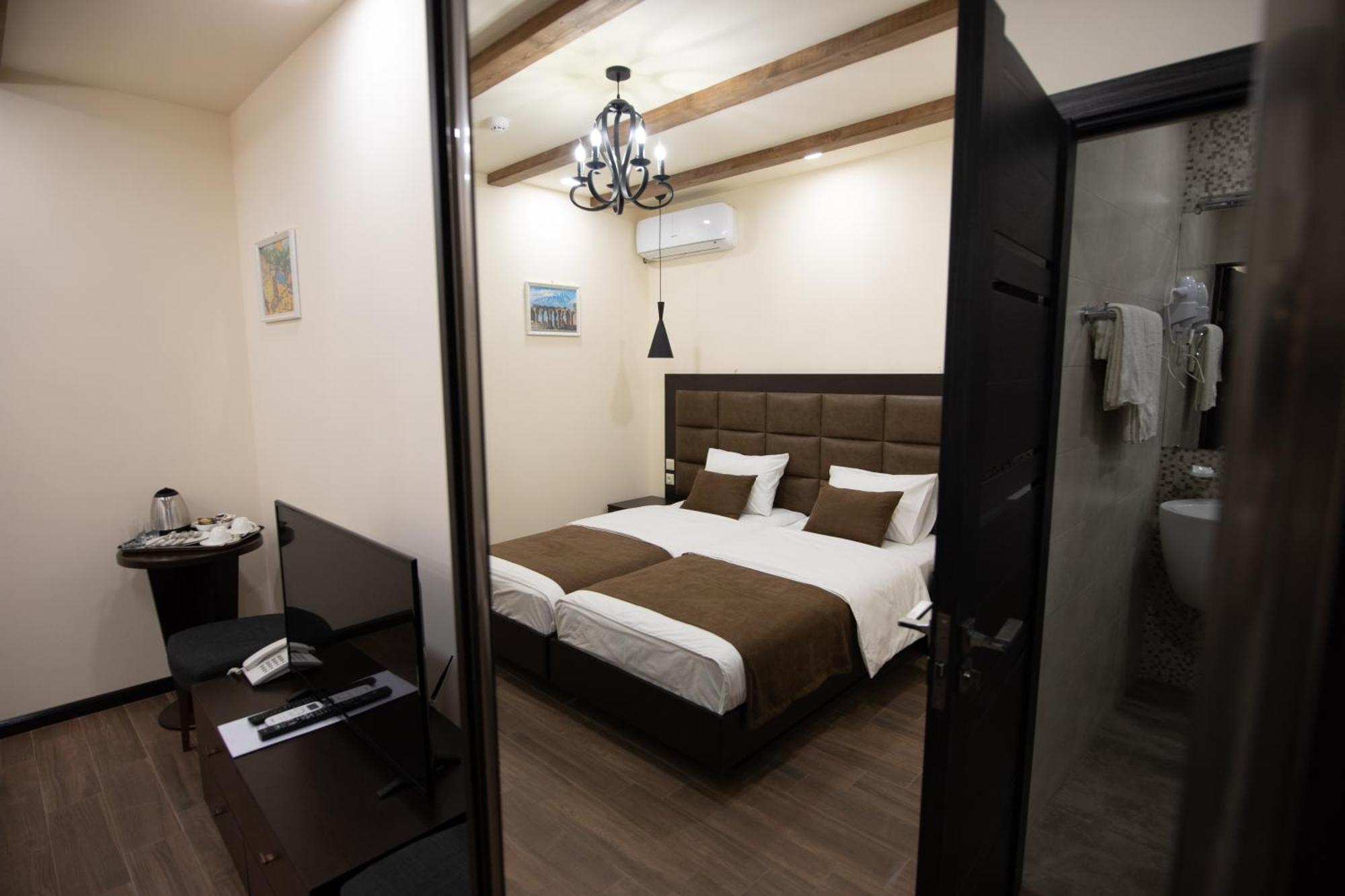 Boutique Living Hotel Yerevan Exterior photo